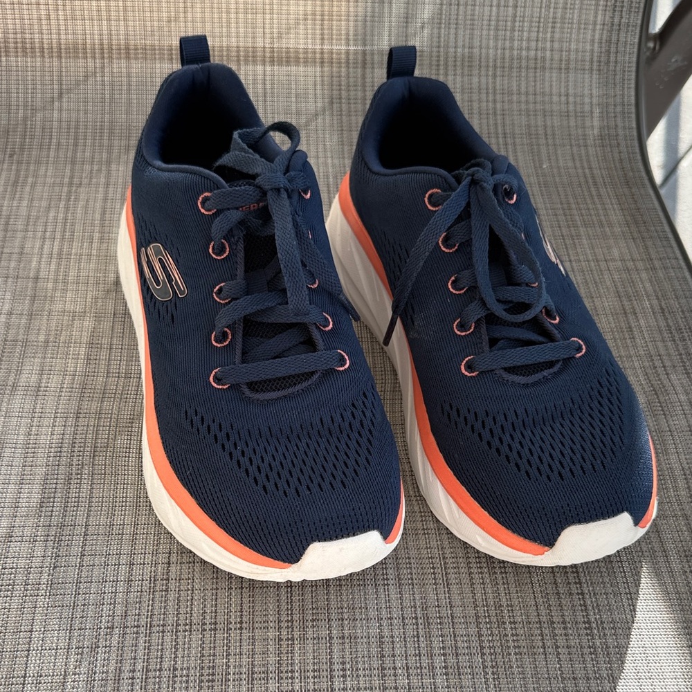 Sketchers Dry Foam Athletic Shoes